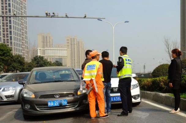 压实线变道扣几分（前车抛锚后车压实线变道算不算违章？）